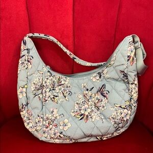 ✨Vera Bradley Floral Blue Bag with Curved Strap